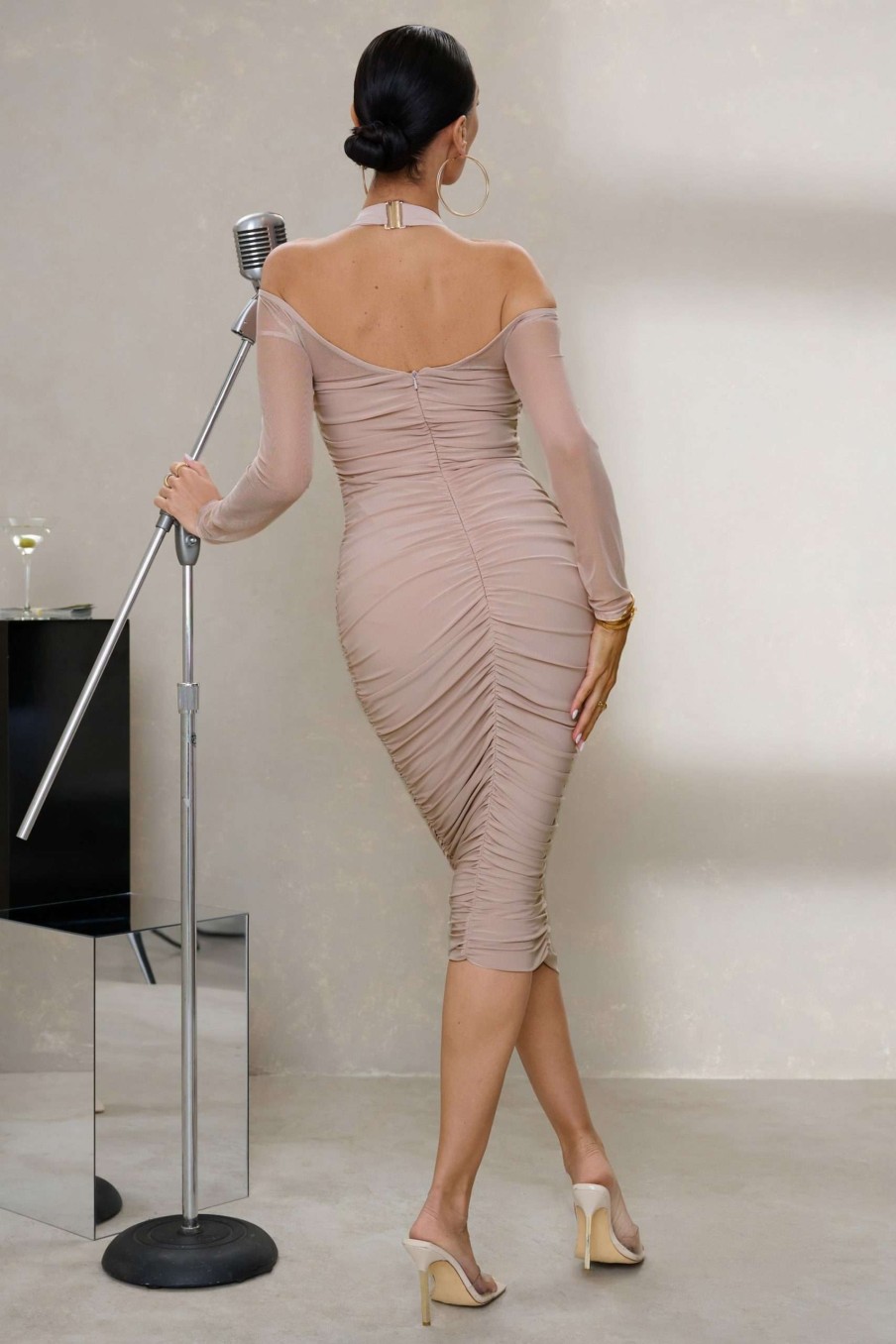 Dresses * | Just Like Magic | Champagne Halter Neck Mesh Sleeve Midi Dress Club L London Attractive