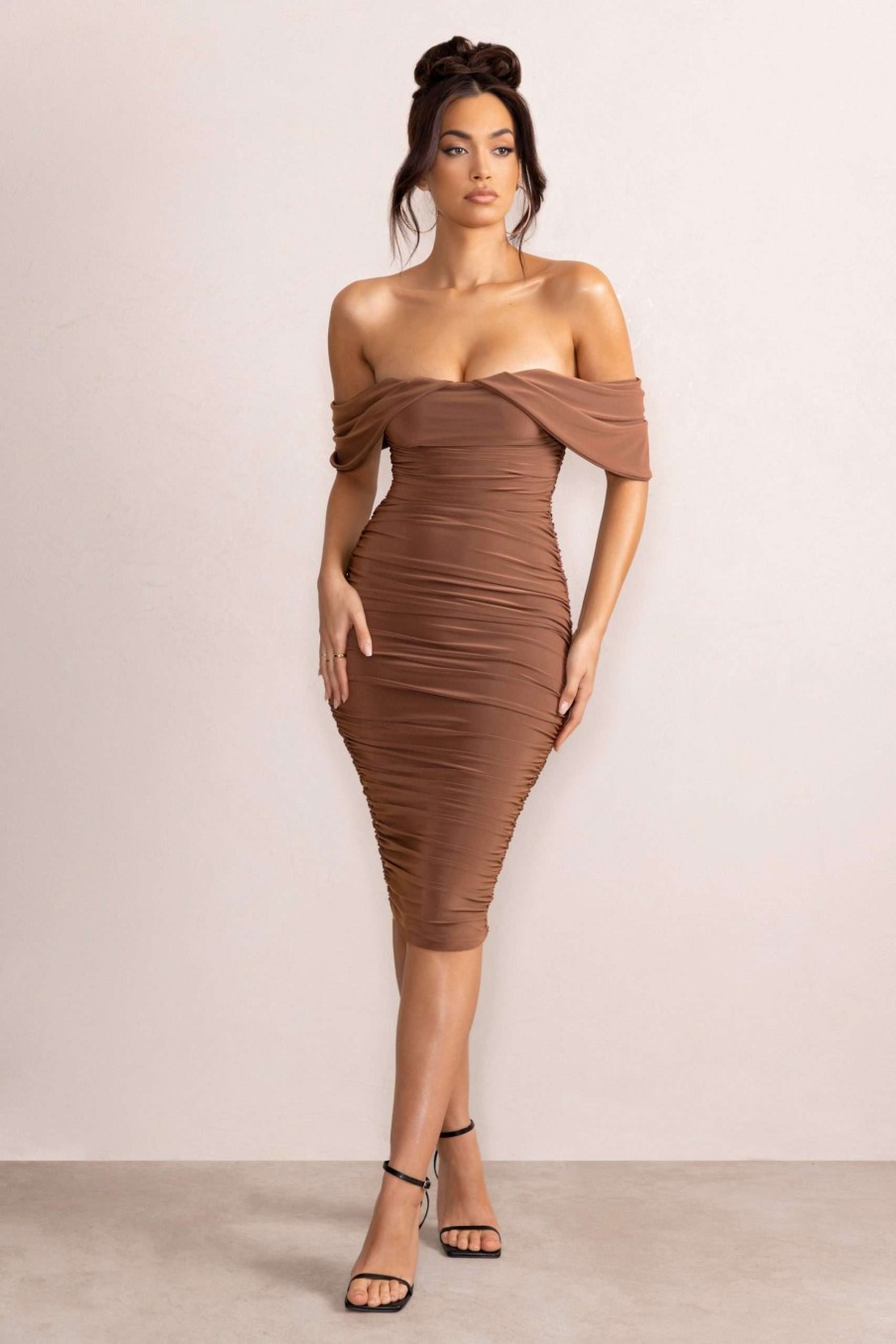 Dresses * | Love Me | Chocolate Off The Shoulders Ruched Midi Dress Club L London Free Delivery