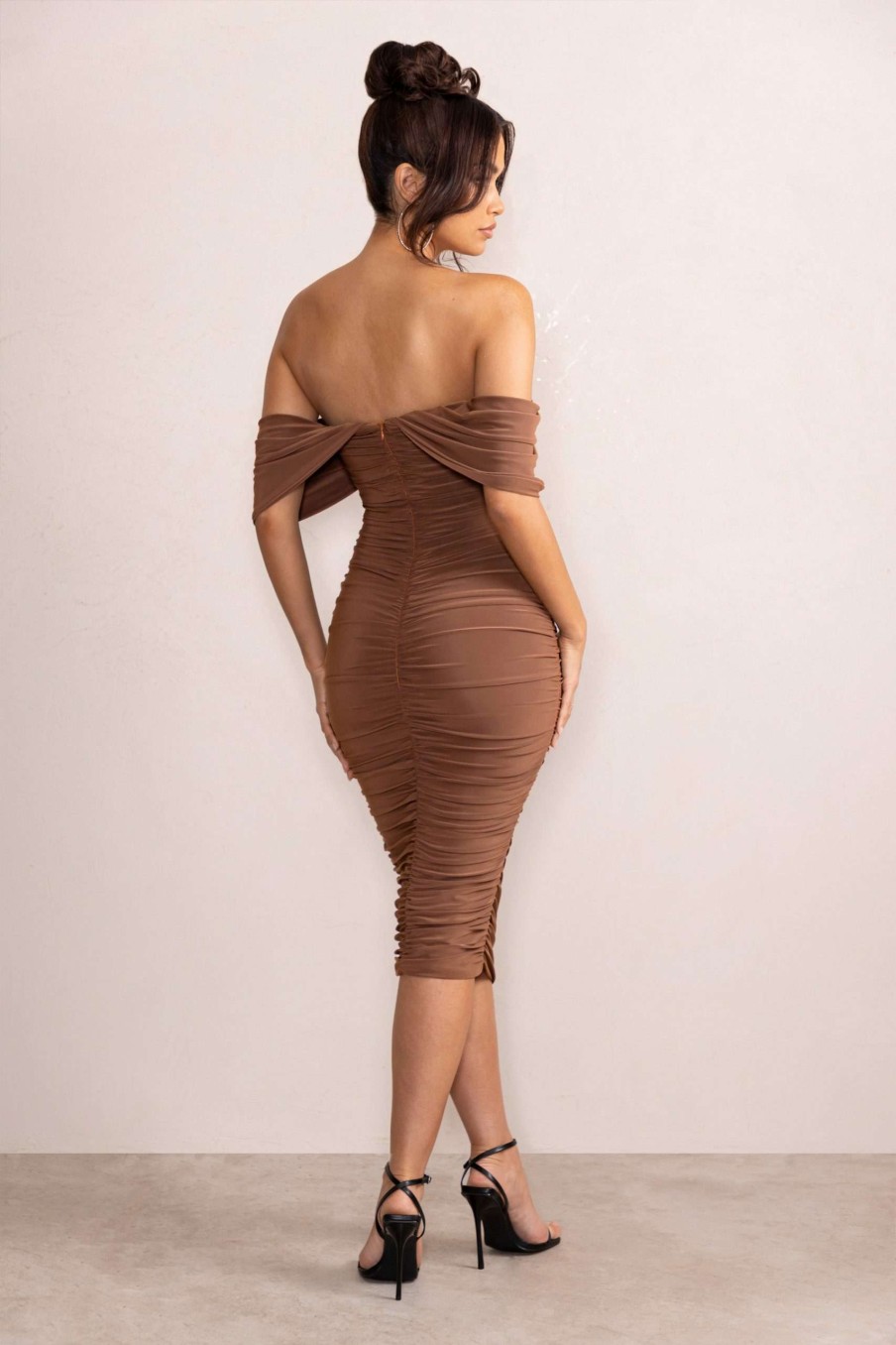 Dresses * | Love Me | Chocolate Off The Shoulders Ruched Midi Dress Club L London Free Delivery